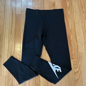NWT black Nike leggings,L